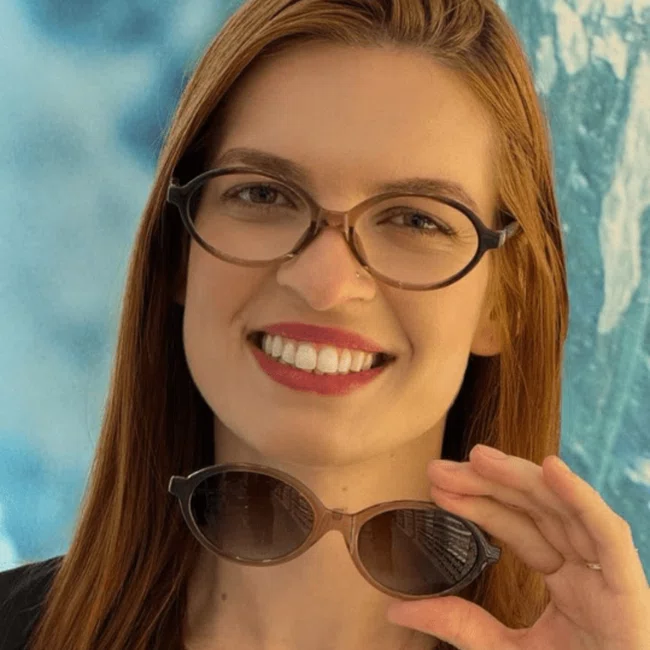 Óculos Clip-On Feminino Oval Evolve Retrô Marrom Escuro Degradê