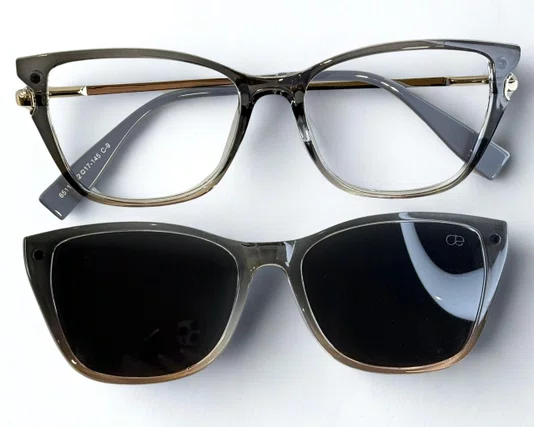 Óculos de Grau Feminino Clip-on Modelo 2 em 1 em Cinza com Degradê