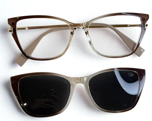 Óculos de Grau Feminino Clip-on Modelo 2 em 1 em Marrom com Bege