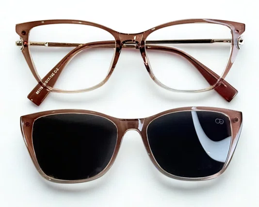 Óculos de Grau Feminino Clip-on Modelo 2 em 1 em Marrom Translúcido