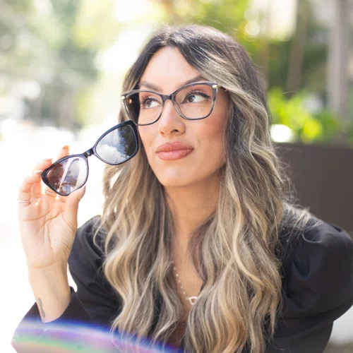 Óculos de Grau Feminino Clip-on Modelo 2 em 1 em Preto com Transparência