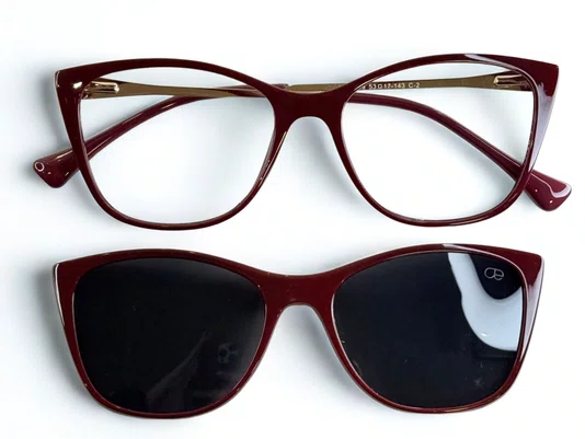 Óculos de Grau Feminino Clip-on Modelo 2 em 1 em Vermelho