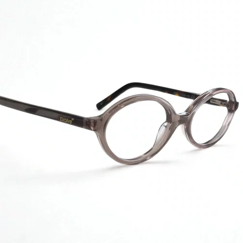 Óculos de grau feminino modelo Oval em Marrom Translúcido