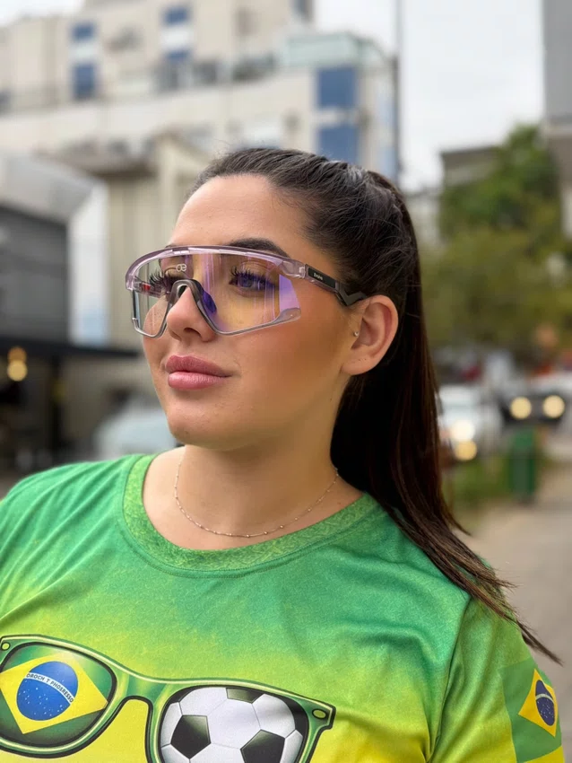 Óculos de sol Evolve, modelo esportivo em Cinza com Lente Lilás Espelhada
