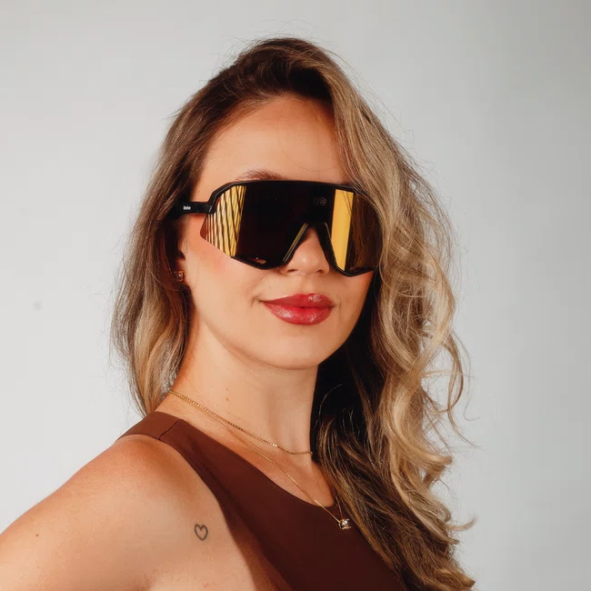 Óculos de sol Evolve, modelo esportivo em Preto com lente Marrom