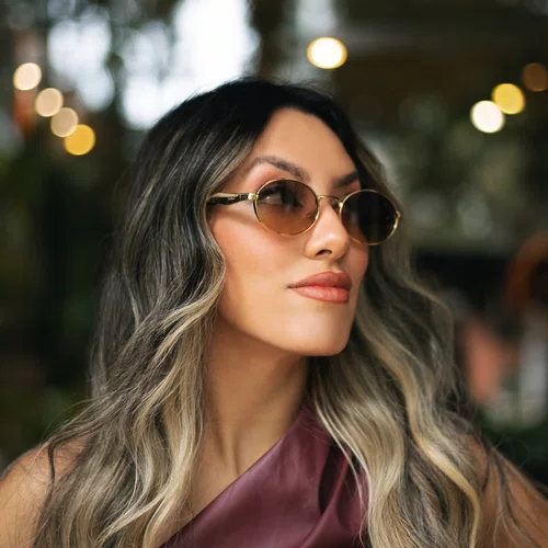 Óculos de sol, modelo oval em Dourado