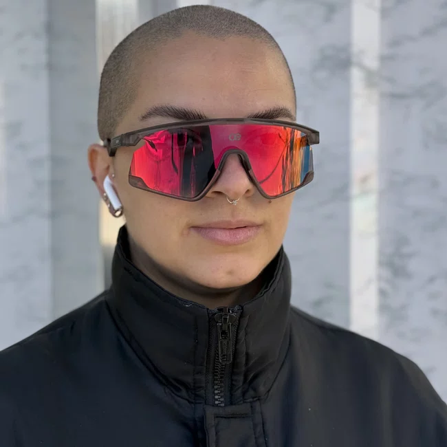 Óculos Esportivo Evolve, Cinza com Lente Laranja Espelhada Fotocromática