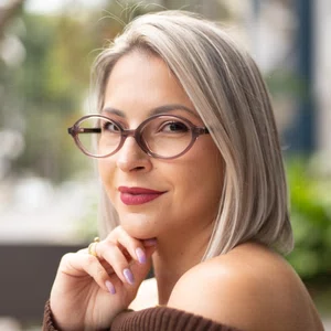 Óculos de grau feminino modelo Oval em Marrom Translúcido