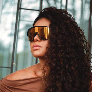 Óculos de sol Evolve, modelo esportivo em Preto com lente Marrom