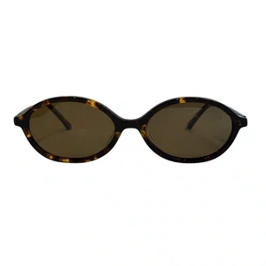 Óculos de sol feminino, modelo oval em Marrom Tartarugado