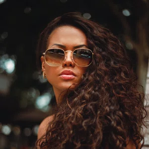 Óculos de sol, modelo hexagonal em Dourado lente marrom