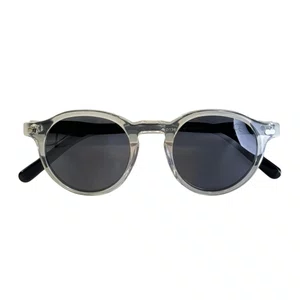 Óculos de sol, modelo redondo em Transparente