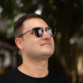 Óculos de sol, modelo retrô em Preto